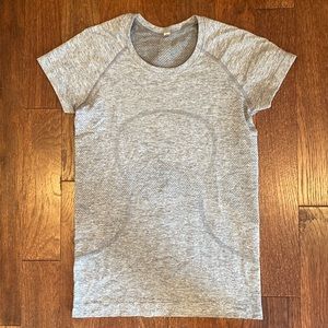 Lululemon gray t-shirt. Size 4.